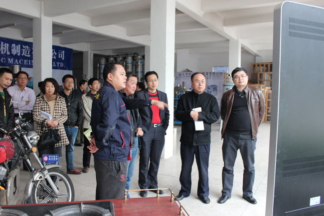 汕頭市知識產(chǎn)權(quán)局相關(guān)領(lǐng)導(dǎo)蒞臨我司參觀指導(dǎo)工作
