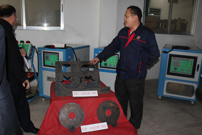 汕頭市知識產(chǎn)權(quán)局相關(guān)領(lǐng)導(dǎo)蒞臨我司參觀指導(dǎo)工作